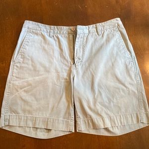 Mens Vineyard Vines light green (almost sage) color. 8 inch inseam size 35